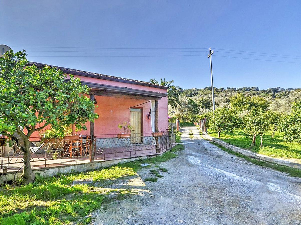 Agricontura Pensionat Capri Leone Exteriör bild